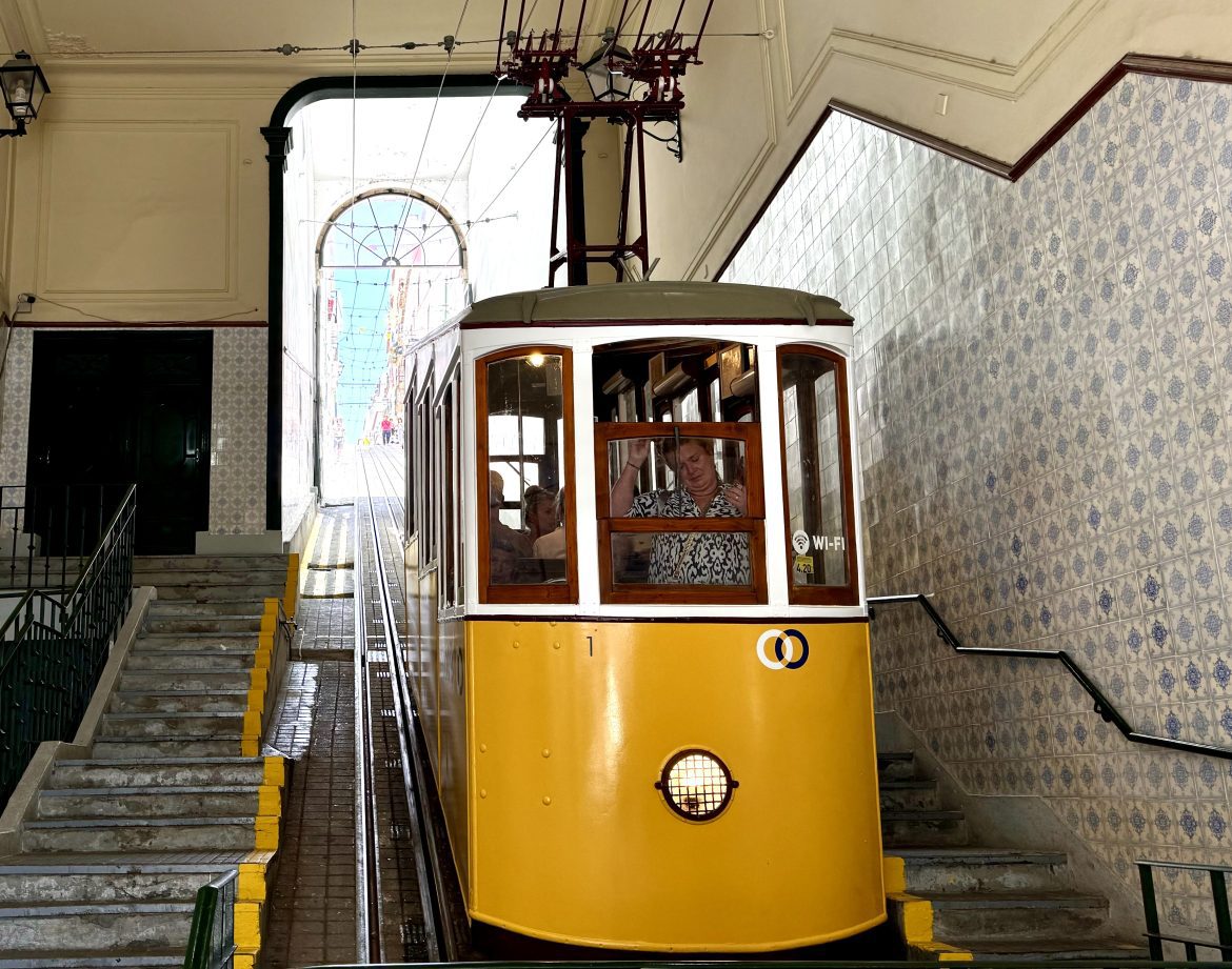 Funicular at Bica